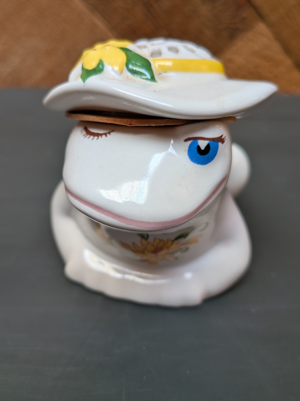 Vintage Avon Ceramic Potpourri Frog Figurine with Sunflower Hat
